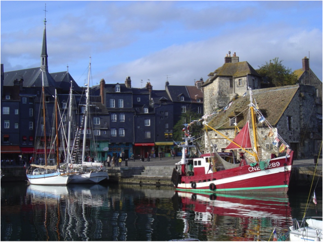 Le vieux bassin et la lieutenance de Honfleur. Le vieux bassin et la lieutenance de Honfleur.