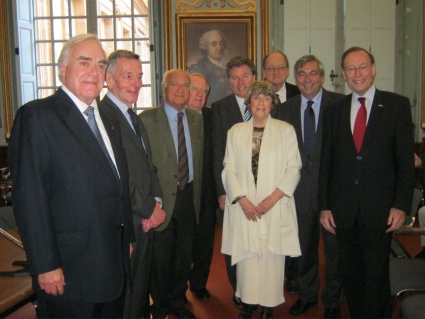 De g. à d. Marcel Masse, Henri Réthoré, Pierre Nora, historien et membre de l'Académie française, Georges Poirier, directeur de France-Québec Magazine, Michel Robitaille, délégué général du Québec à Paris, Janine Giraud-Héraud, Philippe Joutard, historien, Denis Racine et Pierre-André Wiltzer. De g. à d. Marcel Masse, Henri Réthoré, Pierre Nora, historien et membre de l'Académie française, Georges Poirier, directeur de France-Québec Magazine, Michel Robitaille, délégué général du Québec à Paris, Janine Giraud-Héraud, Philippe Joutard, historien, Denis Racine et Pierre-André Wiltzer.