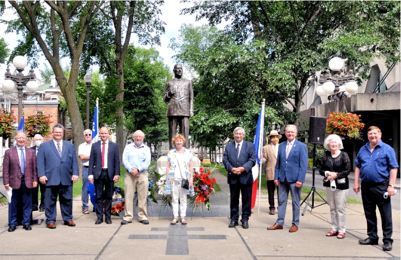 Les membres de la Commission: Roger Barrette, Éric Marquis (MRIF), Jacques Fortin, Thierry Morel (Consulat général de France), Daniel Marceau, Pierrette Lelièvre, Denis Racine, Robert Trudel, Bertrand Juneau, Mariette Parent, Marcel Fournier. 