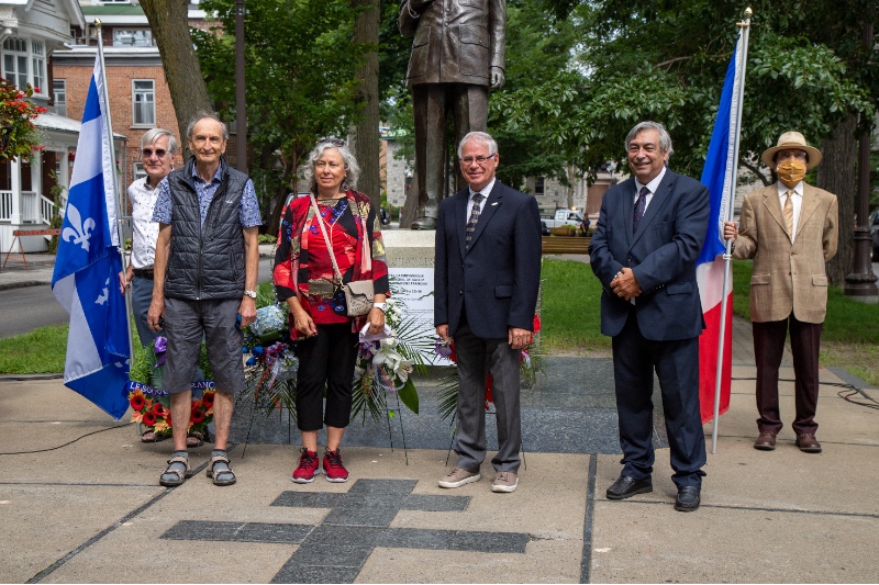 Réseau Québec-France, M. Jacques Fortin, porte-drapeau, M. Paul Lacasse, Mme Agnès Derouin, M. André-P. Robert, M. Denis Racine, M. Robert Trudel, porte-drapeau.