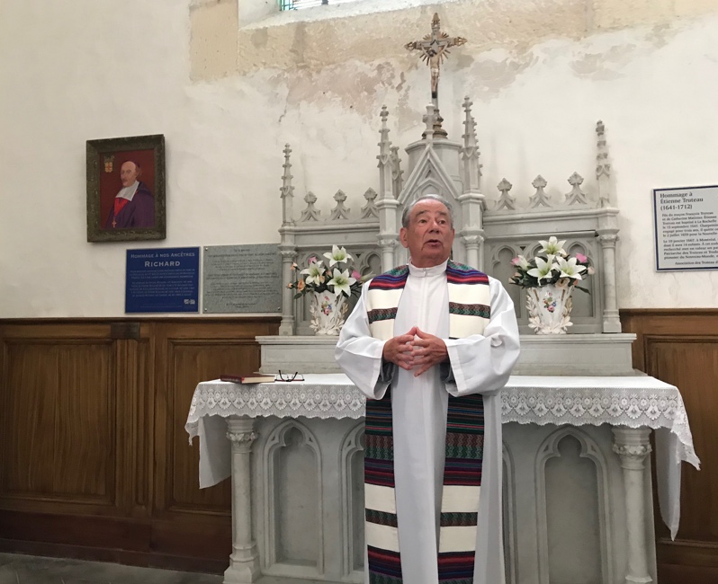 Bénédiction de la plaque par Mgr Jean-Pierre Samoride