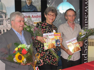 De g. à d. Père Jean-Yves Garneau, auteur, Françoise Deroy-Pineau et Robert Julien