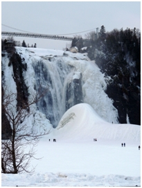 Le « pain de sucre » en hiver aux pieds des chutes Montmorency