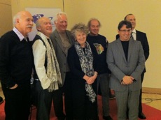 De g. à d., André Gladu, cinéaste, Marc Lincourt, artiste, Henri Dorion, géographe, Françoise Guénette, animatrice, Guy Sioui-Durand, sociologue, Denis Desgagné, président-directeur général du Centre de la francophonie des Amériques, Jacques Saint-Gelais Tremblay, directeur du Musée d'art contemporain de Baie-Saint-Paul