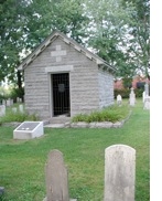 Cimetière de l’Hôpital-Général de Québec – Mausolée de Montcalm.